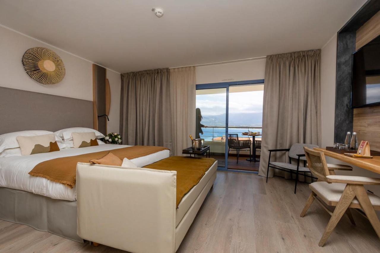 Hotel L'Acquale Калви Екстериор снимка