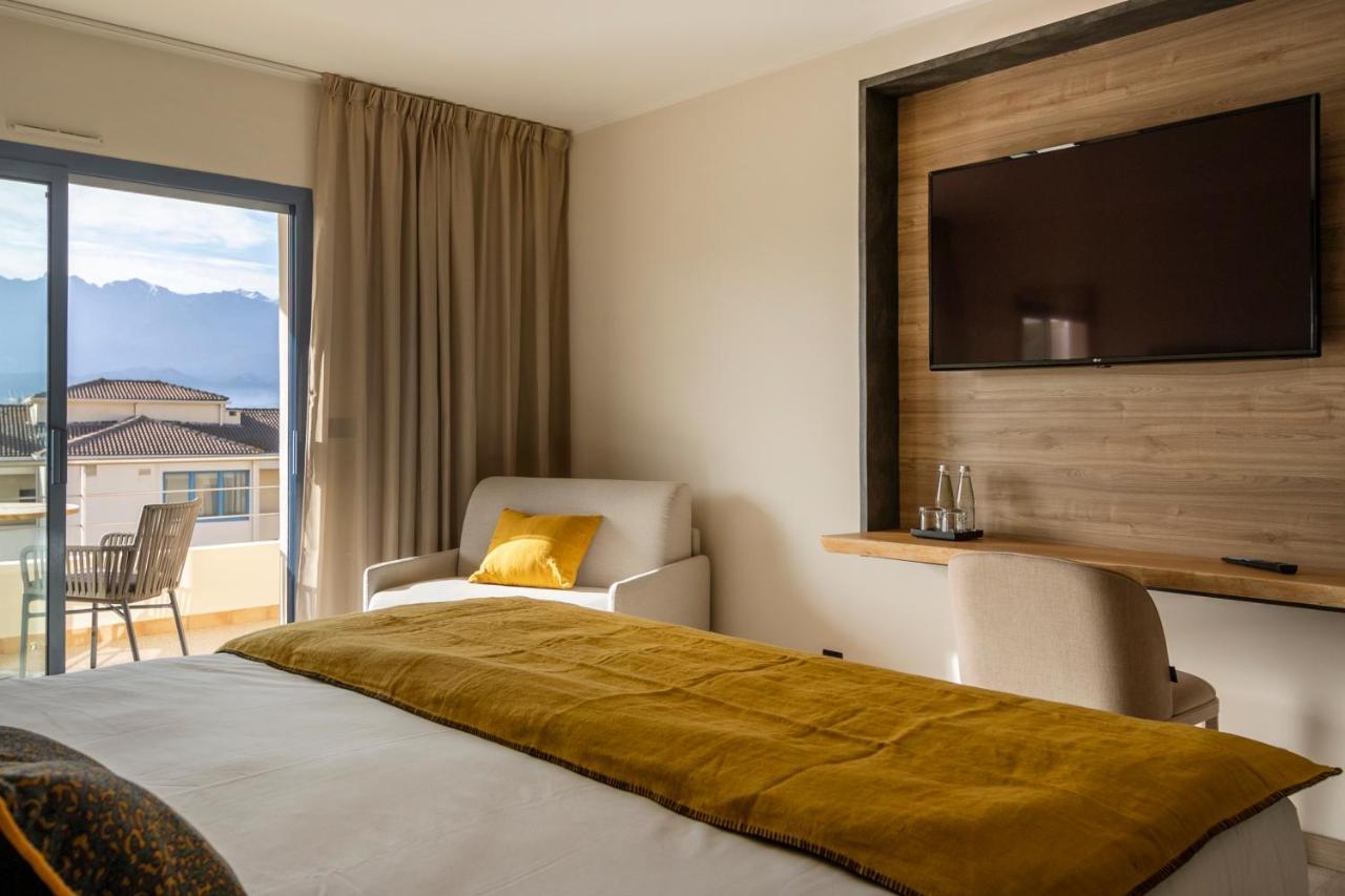 Hotel L'Acquale Калви Екстериор снимка