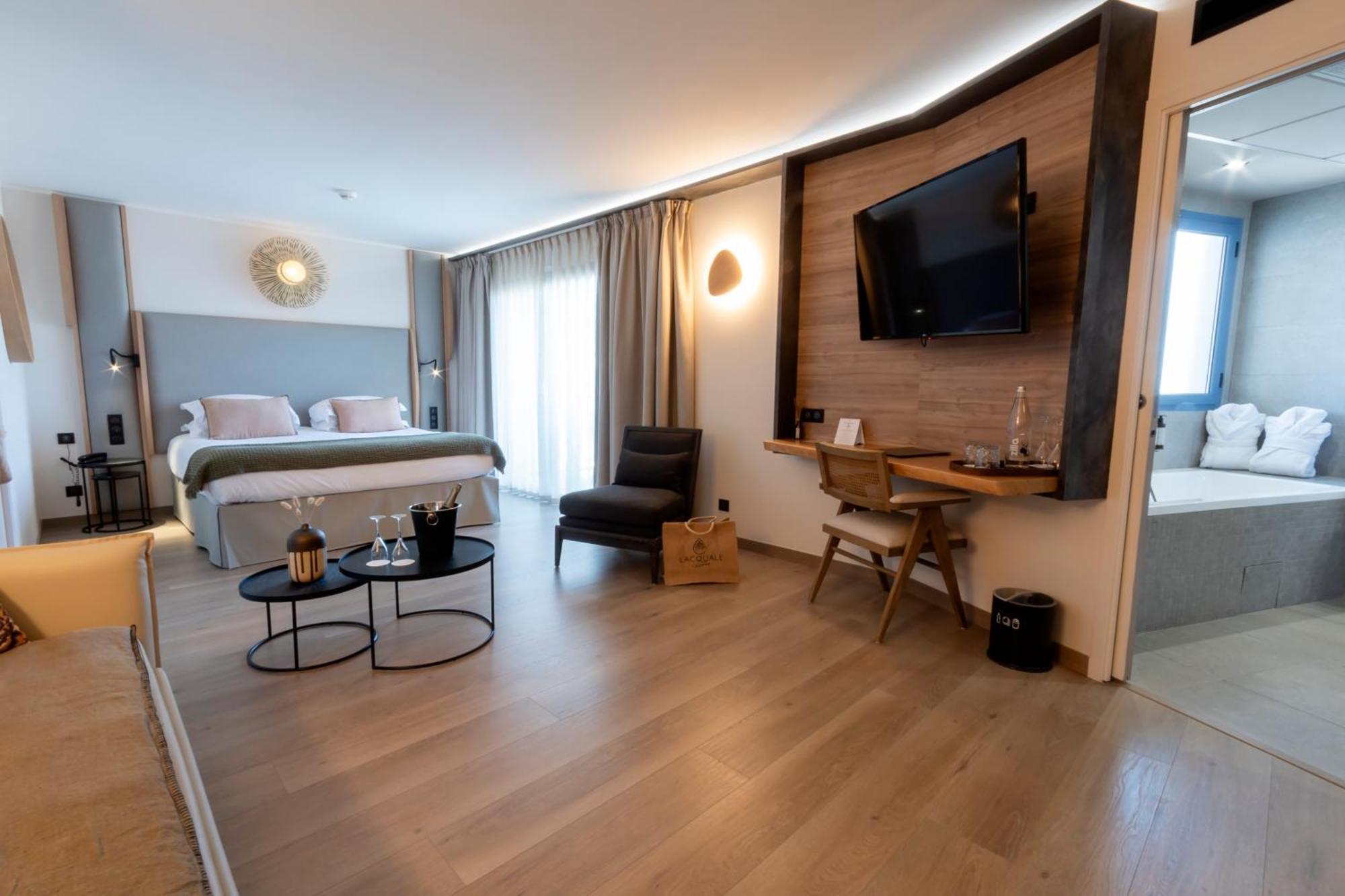 Hotel L'Acquale Калви Екстериор снимка